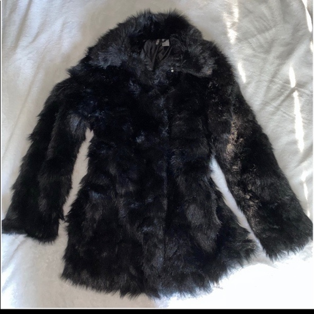 🍃 H&M Black Faux Fur Jacket